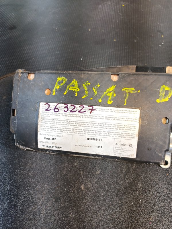 Airbag Banco VW PASSAT B5 DIREITO 3B0880240