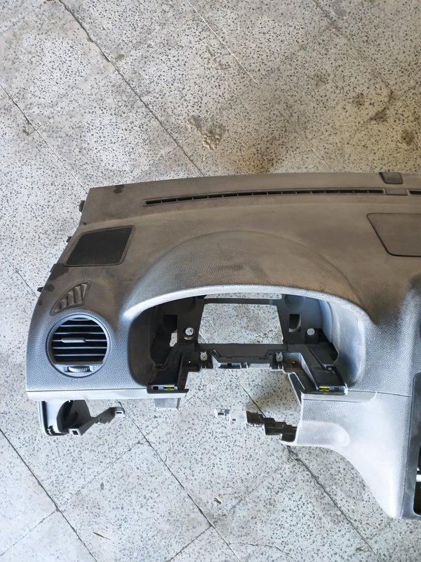 Tablier VW Caddy III 2K1858295C