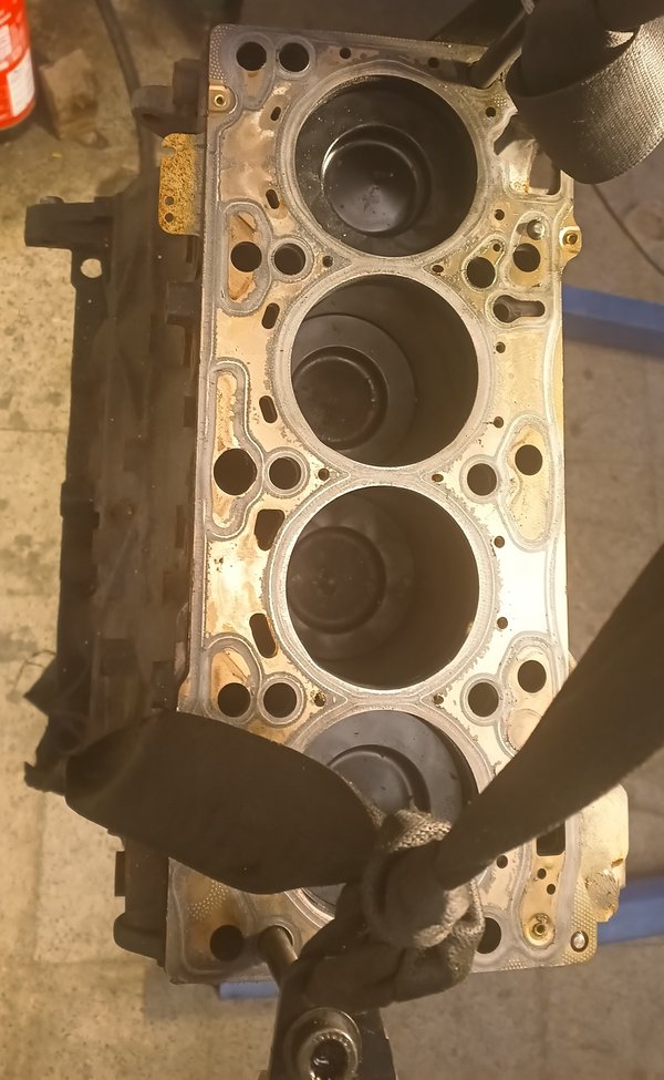 Bloco Armado VAG 1.6 TDI 04L023A