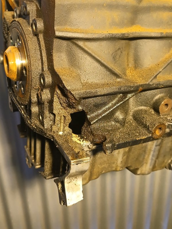 Bloco Armado VAG 2.0 TDI 038021CE AZV Danificado
