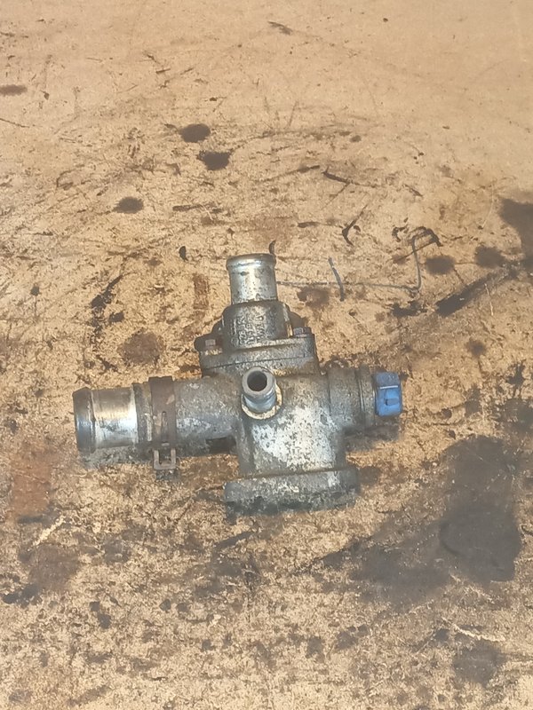 Falange Termostato VW 1.9TDI AGR 038121133A