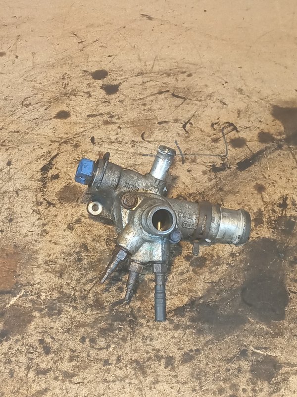 Falange Termostato VW 1.9TDI AGR 038121133A