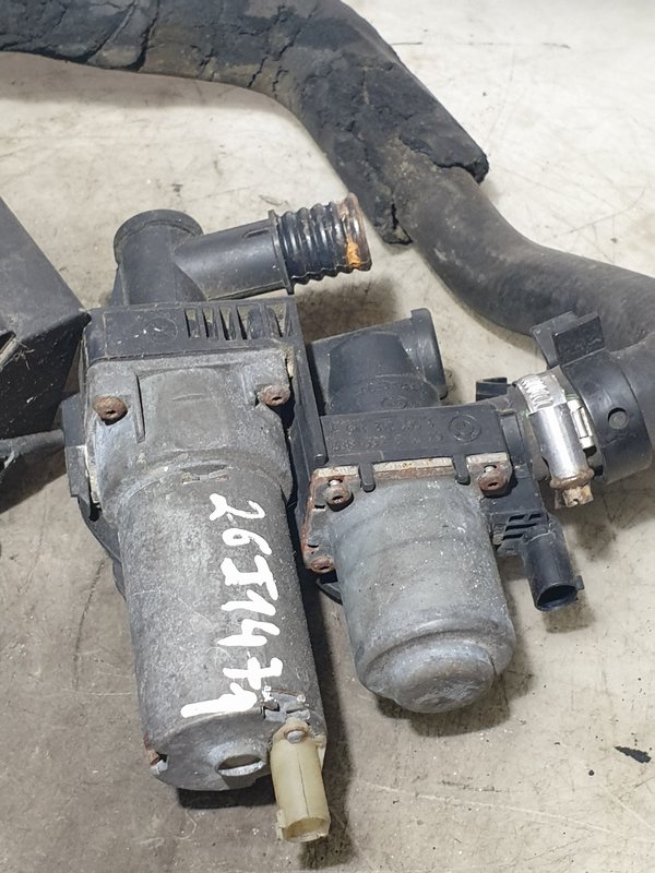 Outros Componentes Grupo BMW Bomba de Agua E4 6904668