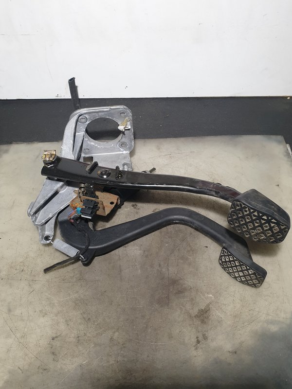 Outros Componentes BMW Suporte Pedal E46 2229128