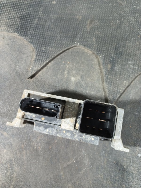 Rele RENAULT MEGANE III 8200558438A