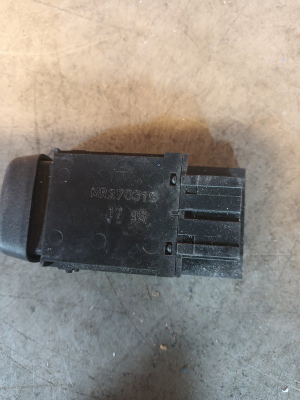 Botao Luz MITSUBISHI MR270319