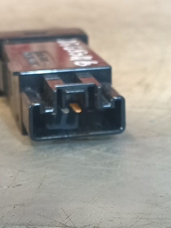 Botao Luz MAZDA GG 134139