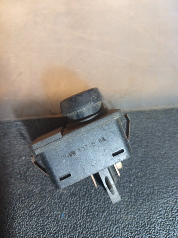 Botao Luz FORD TRANSIT 95VB13752AA
