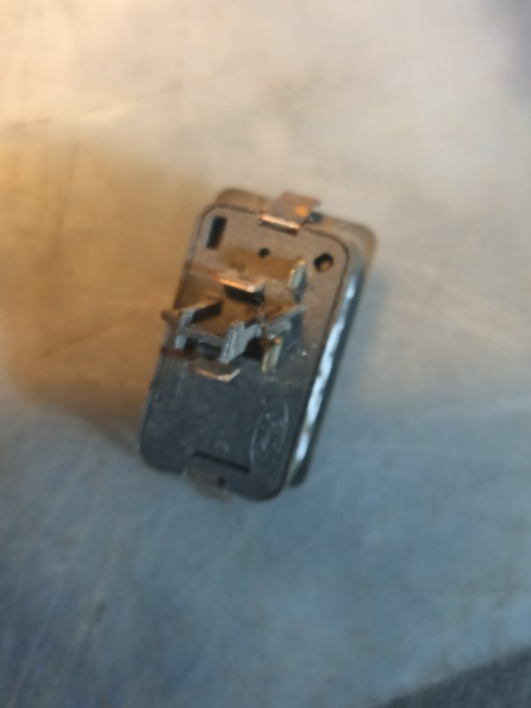 Botao Luz FORD TRANSIT 95VB13752AA