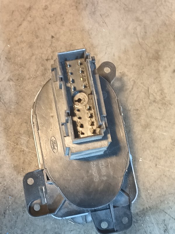 Botao Luz FORD FIESTA 2S6T13A024AB