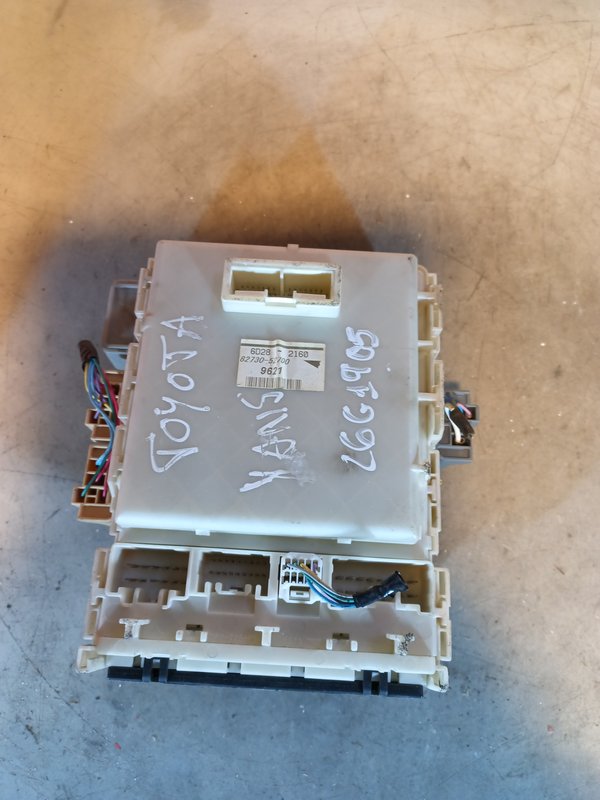 Caixa de Fusiveis TOYOTA 8273052700