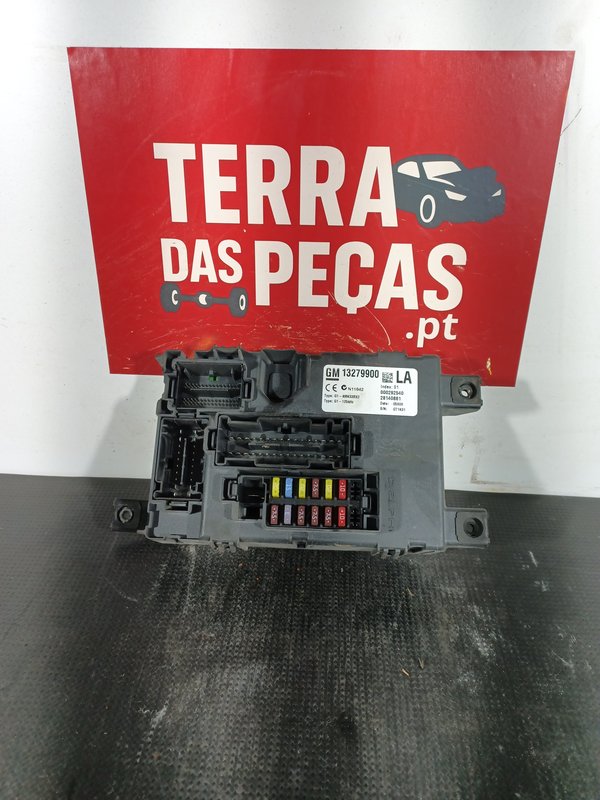 Caixa de Fusiveis OPEL CORSA D 13279900