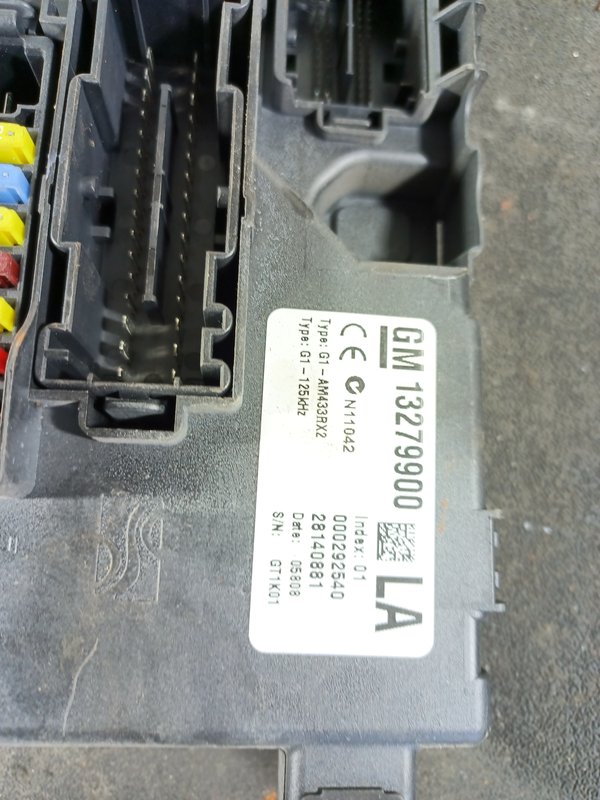 Caixa de Fusiveis OPEL CORSA D 13279900