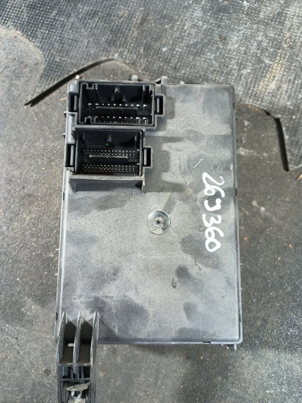 Caixa de Fusiveis OPEL CORSA D 13279900