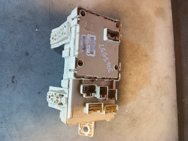 Caixa de Fusiveis TOYOTA 8264105020A