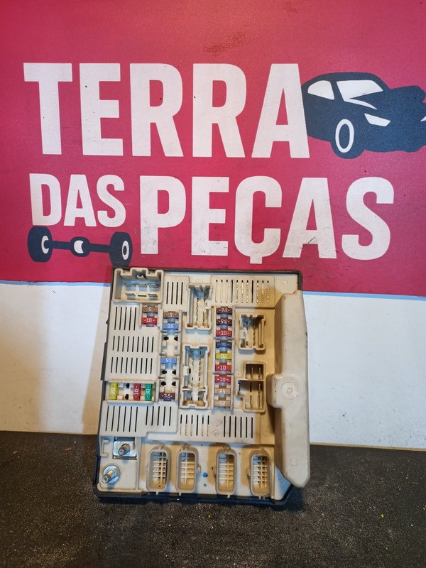 Caixa de Fusiveis RENAULT 8200481866F N2