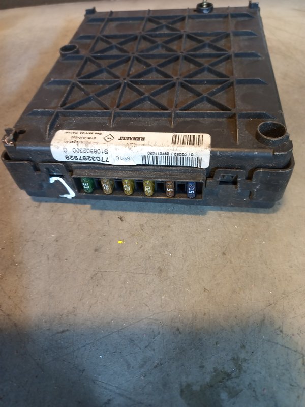 Caixa de Fusiveis RENAULT 7703297929