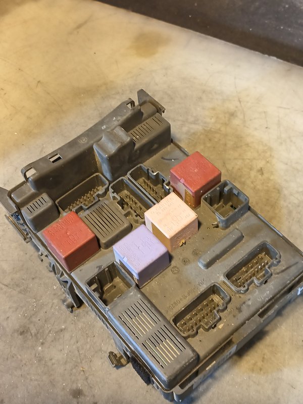 Caixa de Fusiveis RENAULT 8200371619B