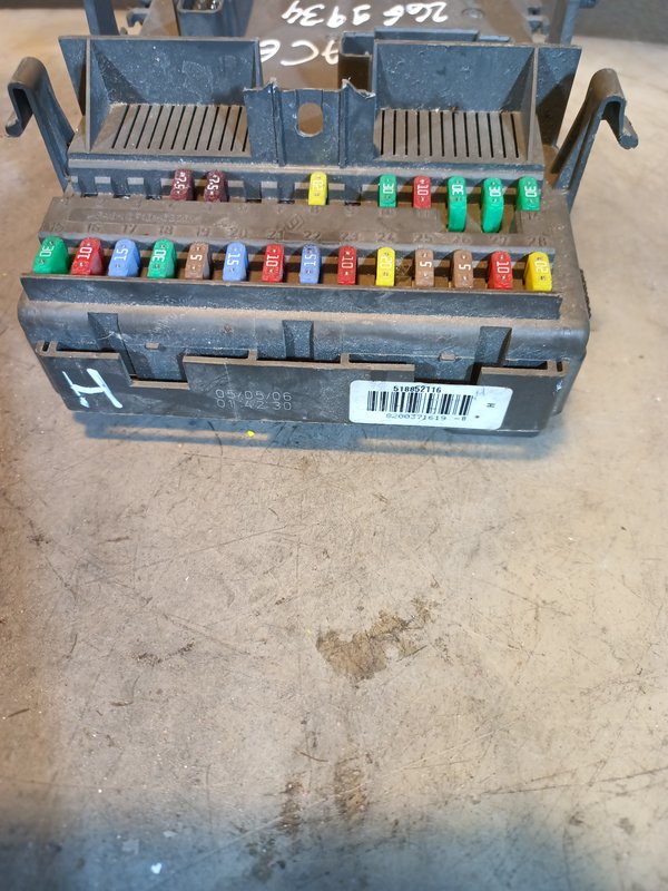 Caixa de Fusiveis RENAULT 8200371619B