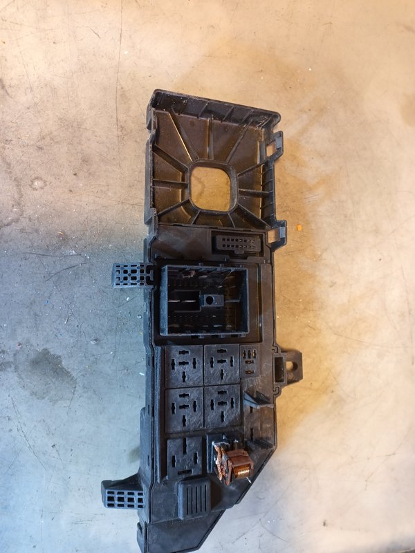 Caixa de Fusiveis OPEL 13223679