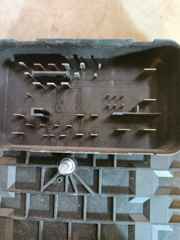Caixa de Fusiveis GRUPO VW 1K0937125A
