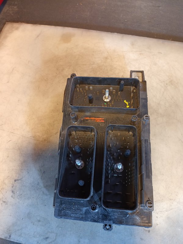 Caixa de Fusiveis OPEL 13250232