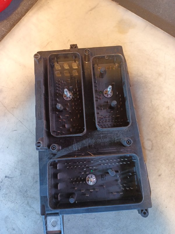 Caixa de Fusiveis OPEL 13206746