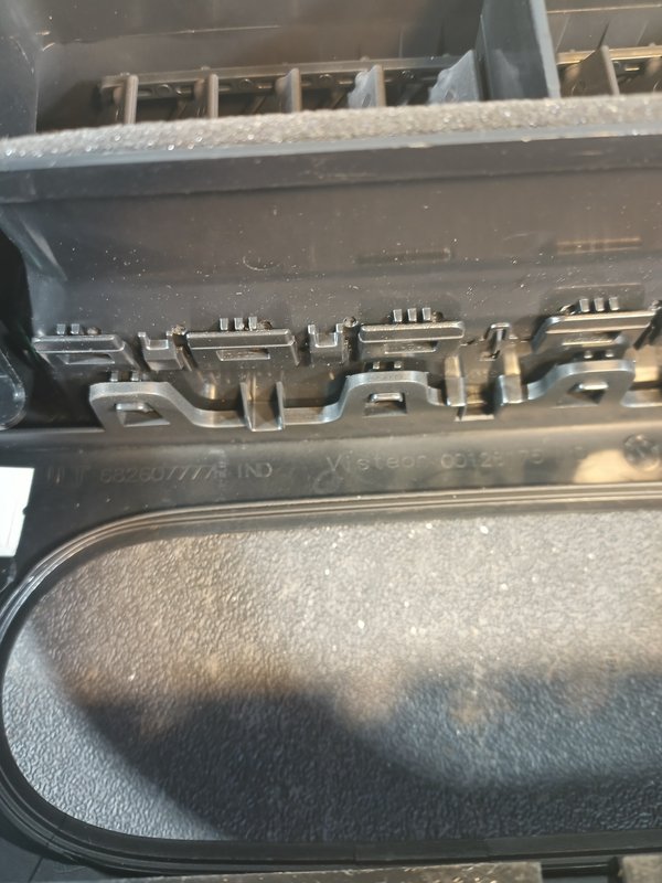 Consola Central RENAULT 682607777R