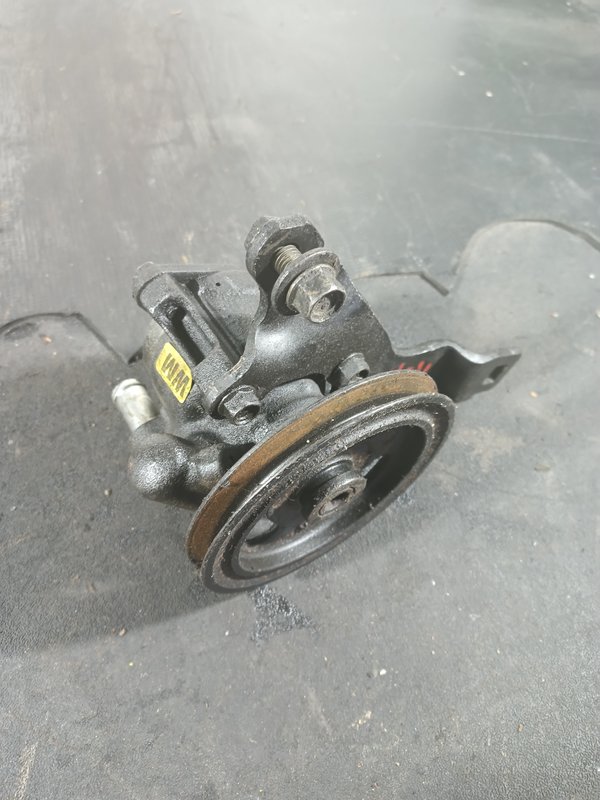 Bomba Direccao Assistida OPEL CORSA B 90352753