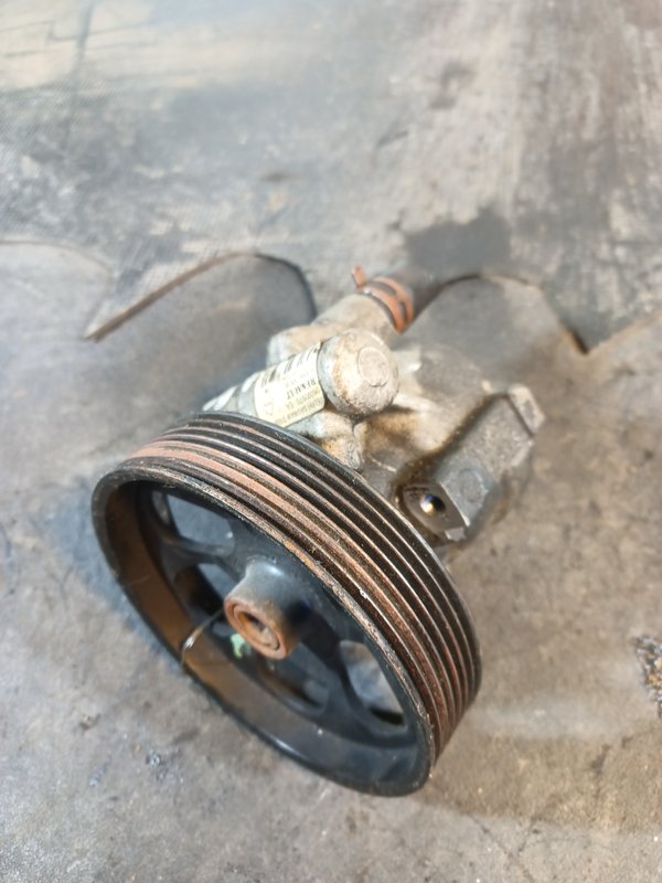 Bomba Direccao Assistida RENAULT 8200100082