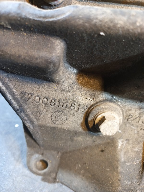 Bomba Direccao Assistida RENAULT 7700816819