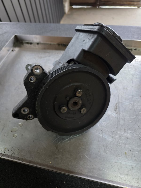 Bomba de direcao BMW M57 1095749