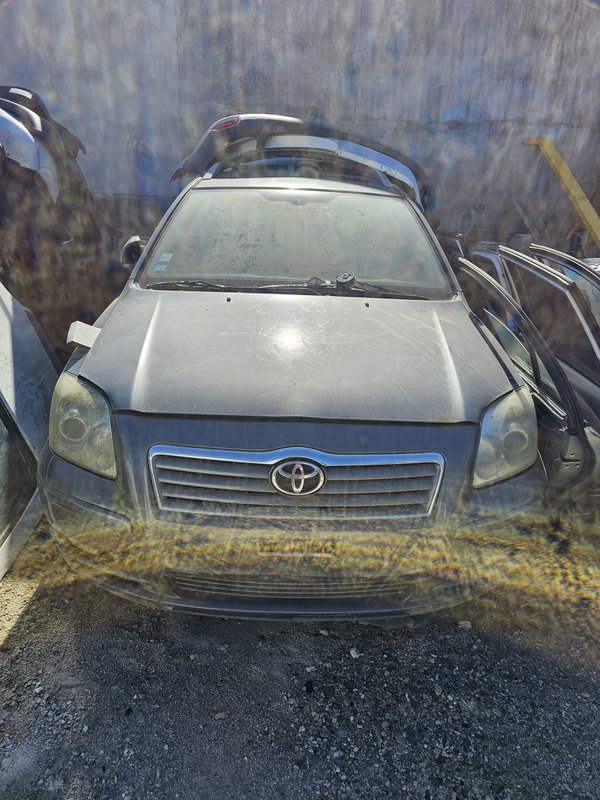 Frente toyota Avensis