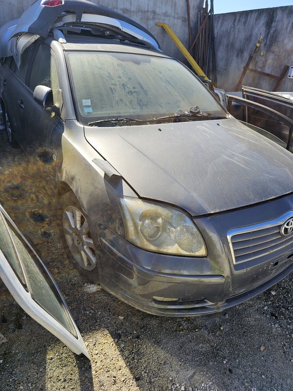 Frente toyota Avensis
