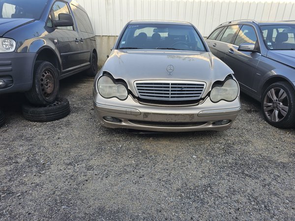 Frente Mercedes C220 W203