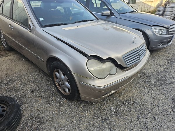 Frente Mercedes C220 W203