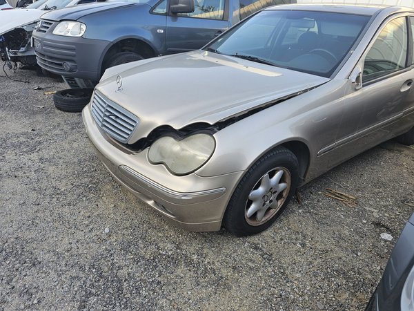 Frente Mercedes C220 W203