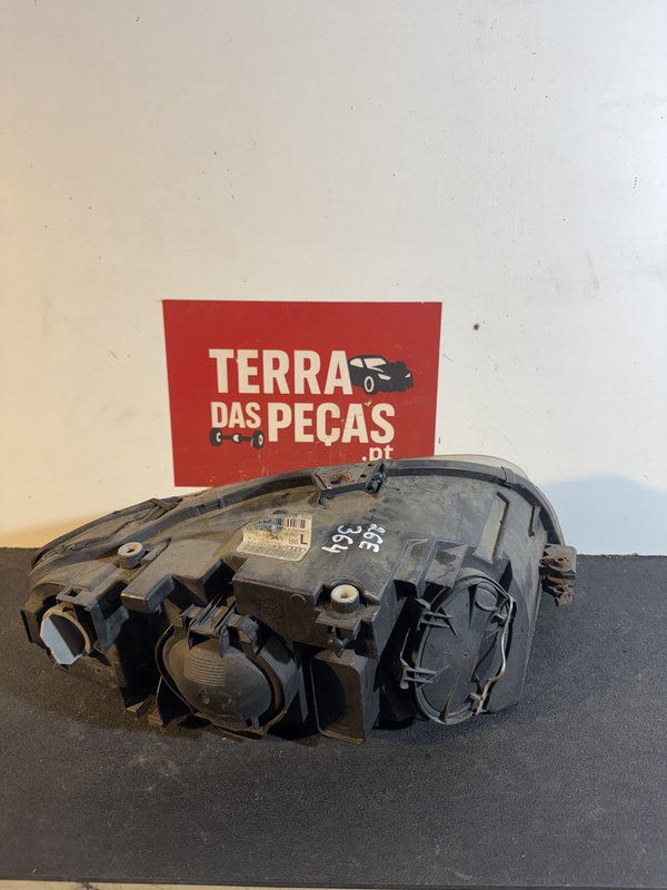 Farol Frontal Audi A4 B7 Esquerdo 8E0941003AJ