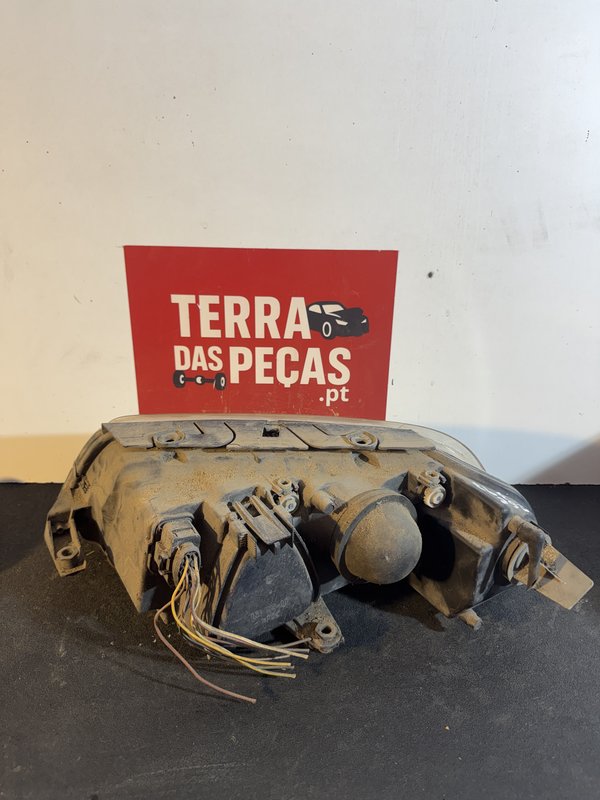 Farol Frontal VW Passat B5.5 Direita 3B0941016AG