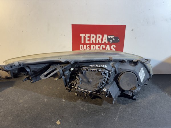 Farol Frontal Renault Megane III Esquerdo 260602446R fundo preto