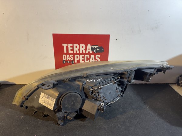 Farol Frontal Renault Megane III Direito 260103187R Fundo Preto