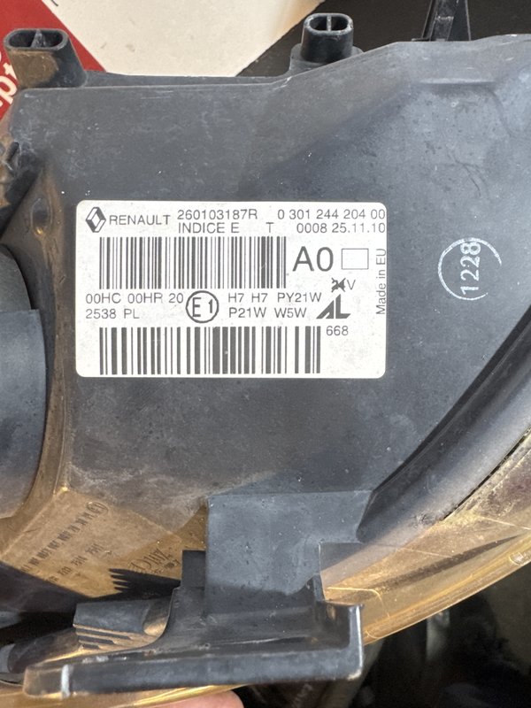 Farol Frontal Renault Megane III Direito 260103187R Fundo Preto