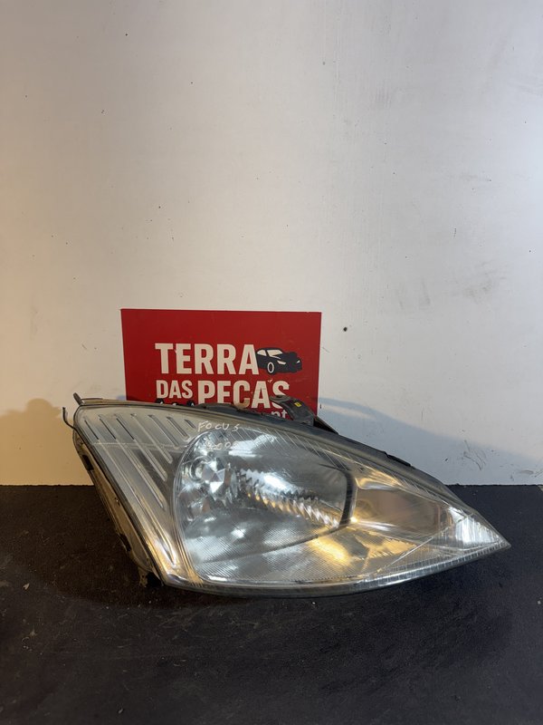 Farol Frontal Ford Focus I Direito XS4X-13005-FB