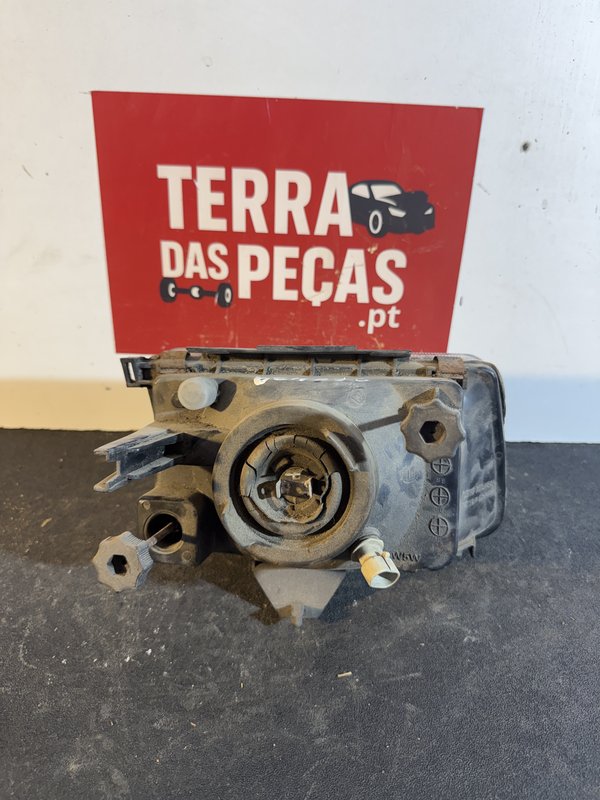 Farol Frontal Opel Corsa A Esquerdo 442-1120L-LD-EM