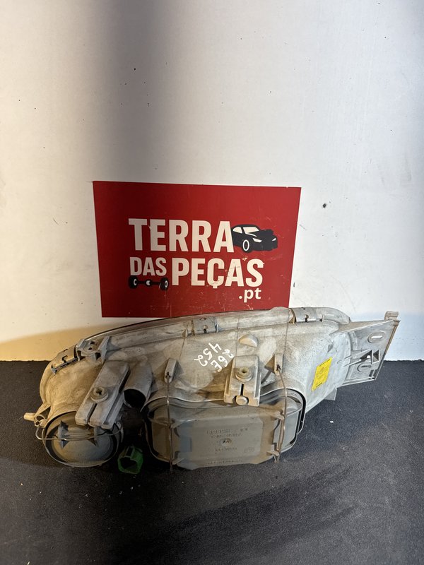 Farol Frontal Mazda 121 III Esquerdo 96FG13006SAC