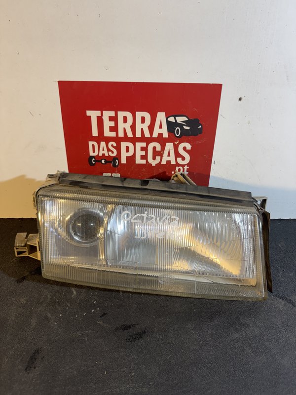 Farol Frontal Skoda Octavia I Direito 1U1941018A