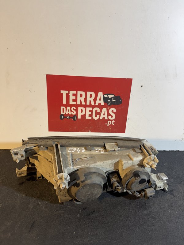 Farol Frontal Skoda Octavia I Direito 1U1941018A
