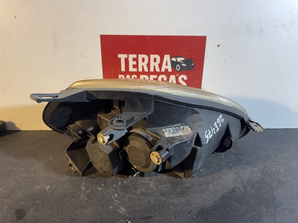Farol Frontal Fiat Grande Punto Esquerdo 51701593