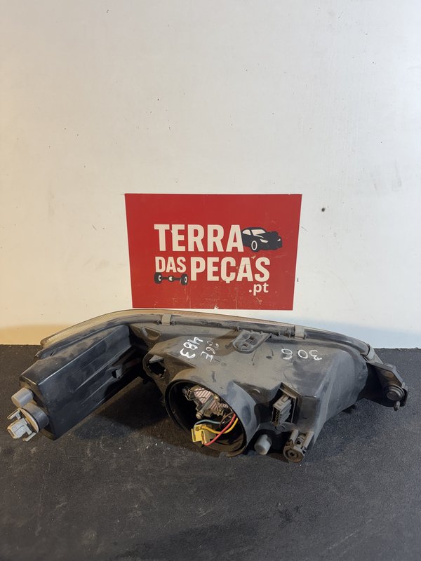 Farol Frontal PEUGEOT 306 F2 Esquerdo 086647
