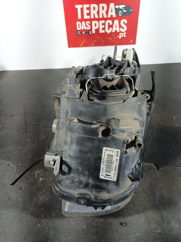Farol Frontal BMW E81 Esquerdo 7193387 fundo preto